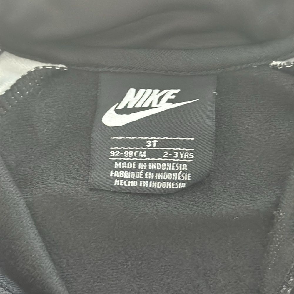 Nike tracksuit - Picture 5 of 10